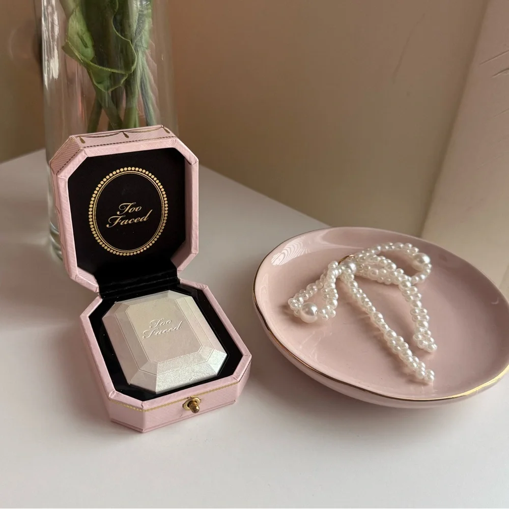 Too Faced Diamond Light Highlighter - White and Silver - Picture 1 of 11